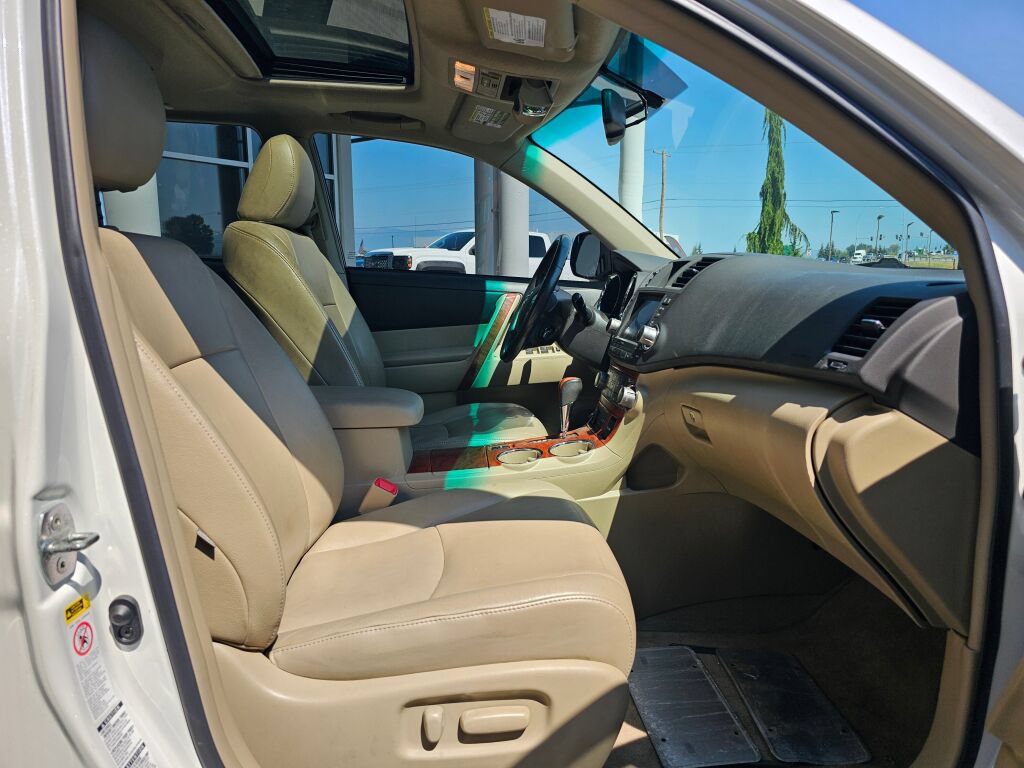Used 2010 Toyota Highlander Limited AWD/4WD image 11
