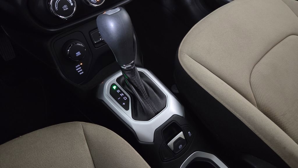 Used 2015 Jeep Renegade Latitude w/ Cold Weather Group AWD/4WD image 26