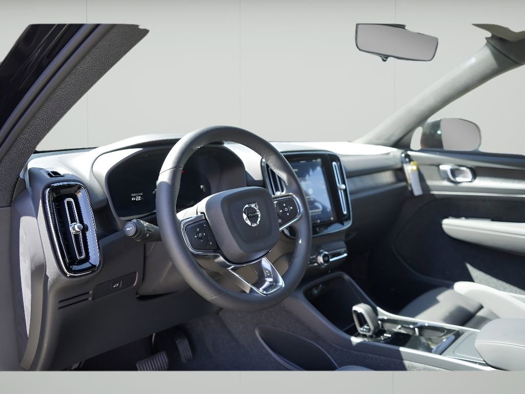 New 2025 Volvo EX40 Core w/ Climate Package image 18