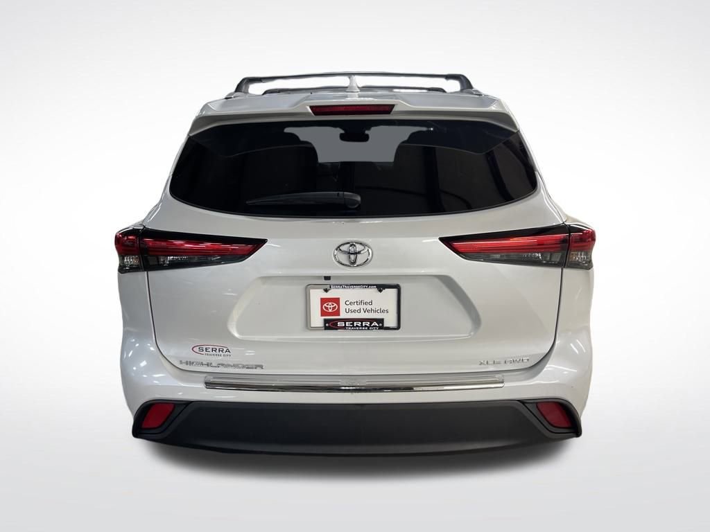 Used 2023 Toyota Highlander XLE image 4