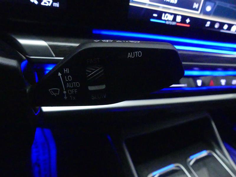 Used 2024 BMW i7 xDrive60 w/ Premium Package image 24