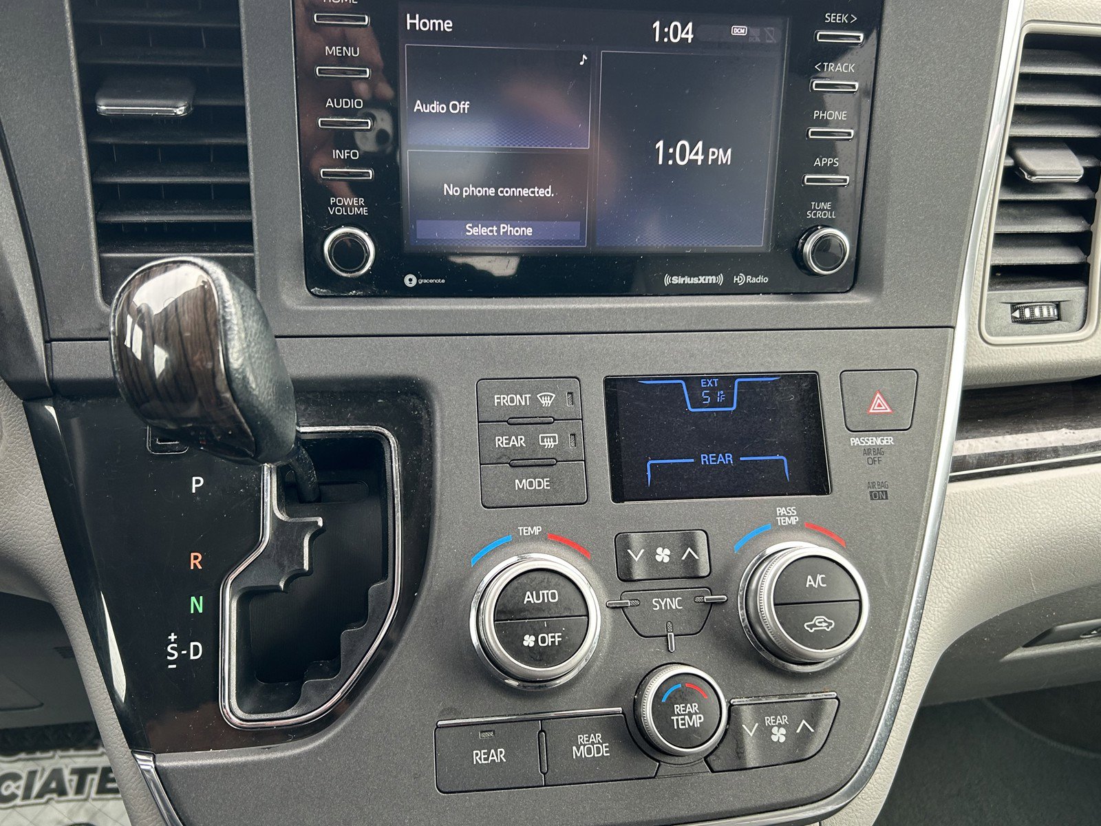 Used 2018 Toyota Sienna XLE w/ Carpet Mat Package image 32