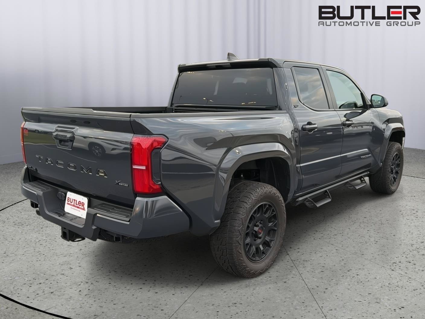 Certified 2025 Toyota Tacoma SR5 AWD/4WD image 6