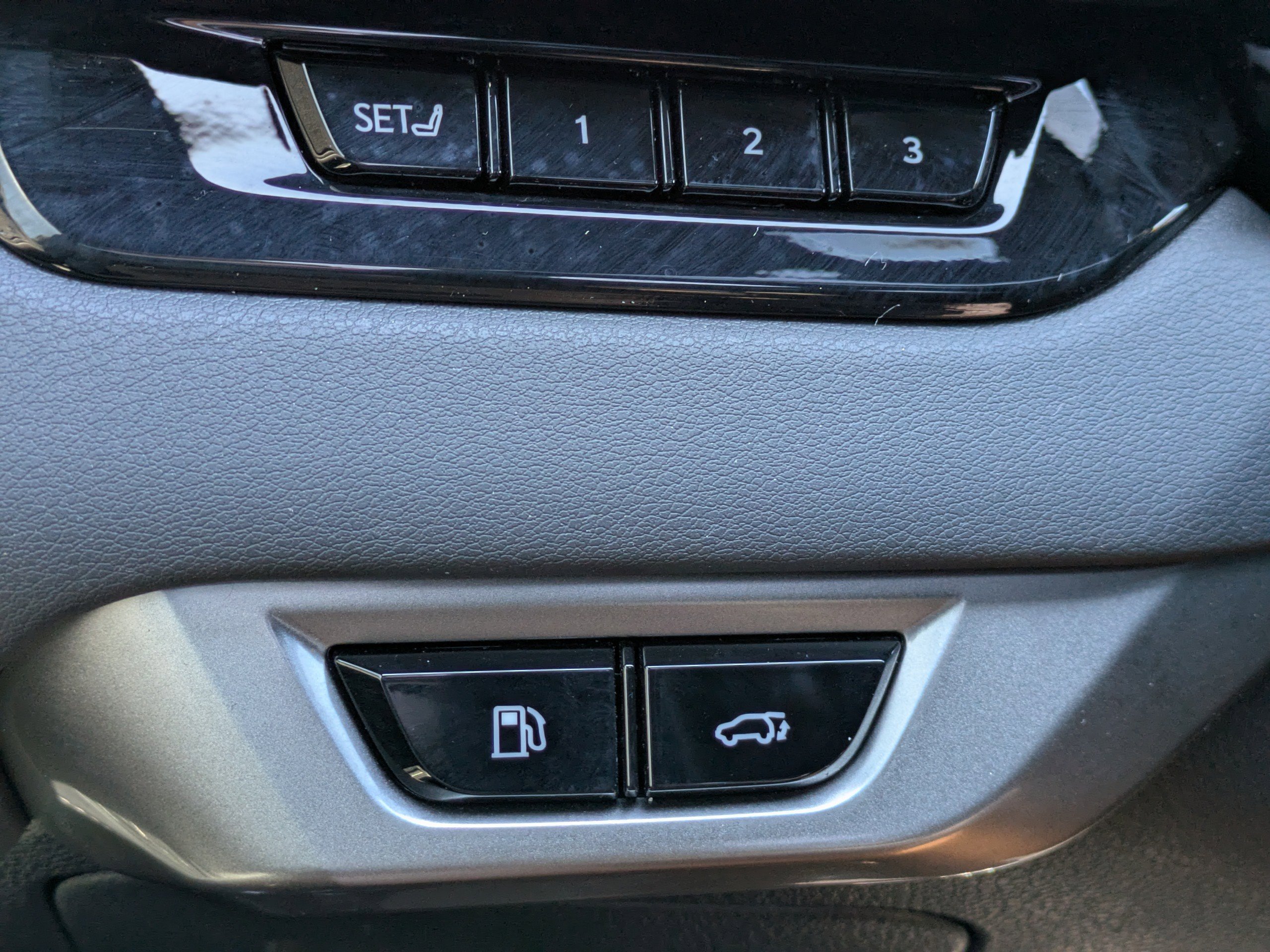 Used 2023 Lexus RX 350 w/ Accessory Package (Z1) image 23