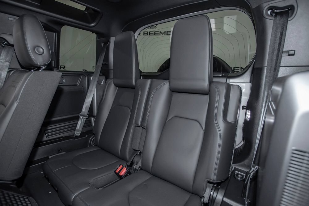 Used 2026 Land Rover Defender 110 X-Dynamic SE AWD/4WD image 16