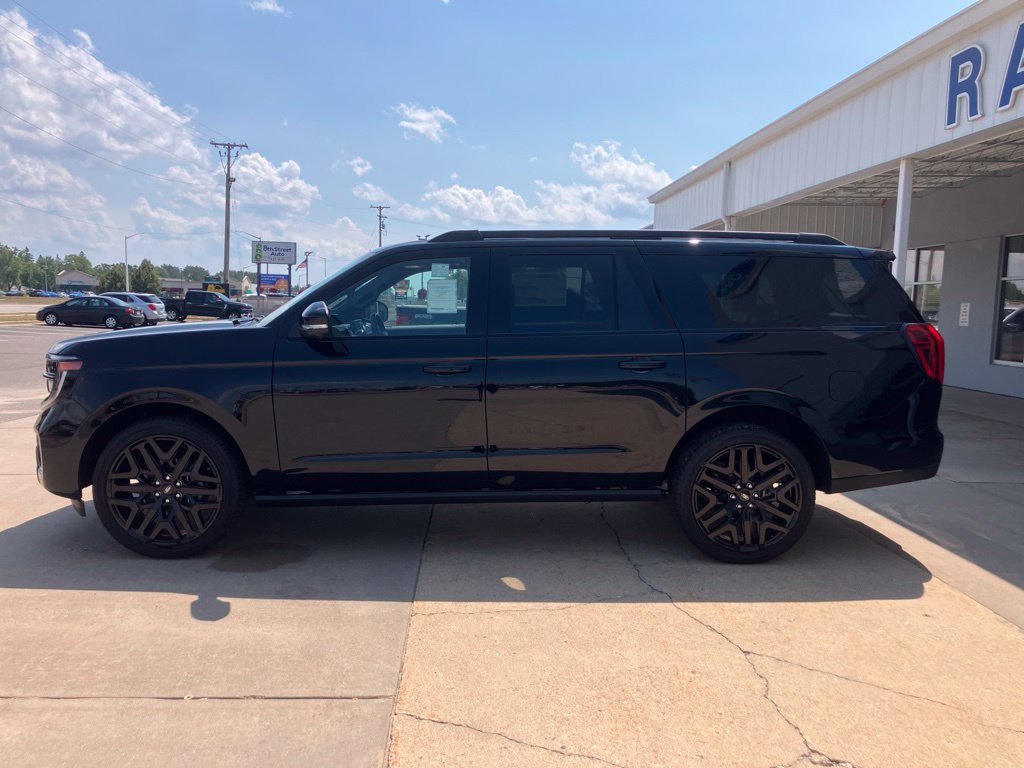New 2026 Ford Expedition Max Platinum w/ Stealth Performance Package AWD/4WD image 4