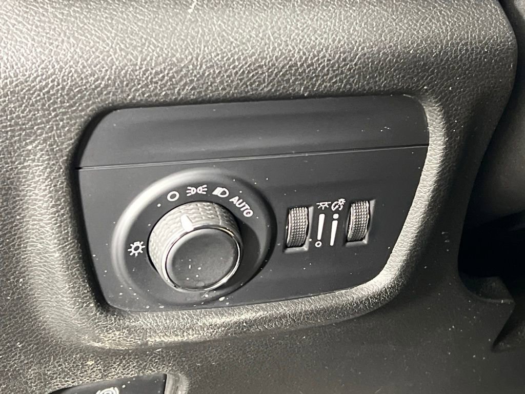 Used 2023 Jeep Grand Cherokee Laredo image 23