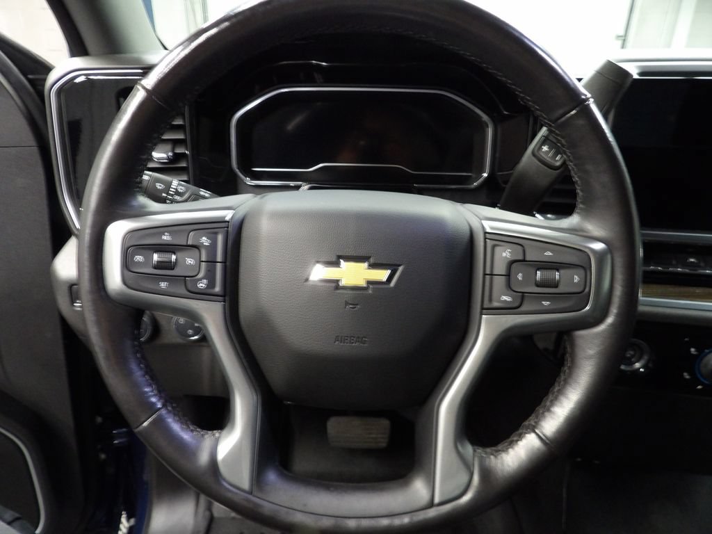 Used 2022 Chevrolet Silverado 1500 LT AWD/4WD image 44