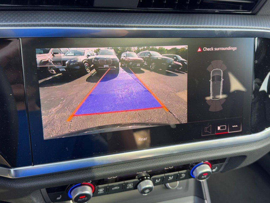 New 2025 Audi Q3 2.0T Premium image 16