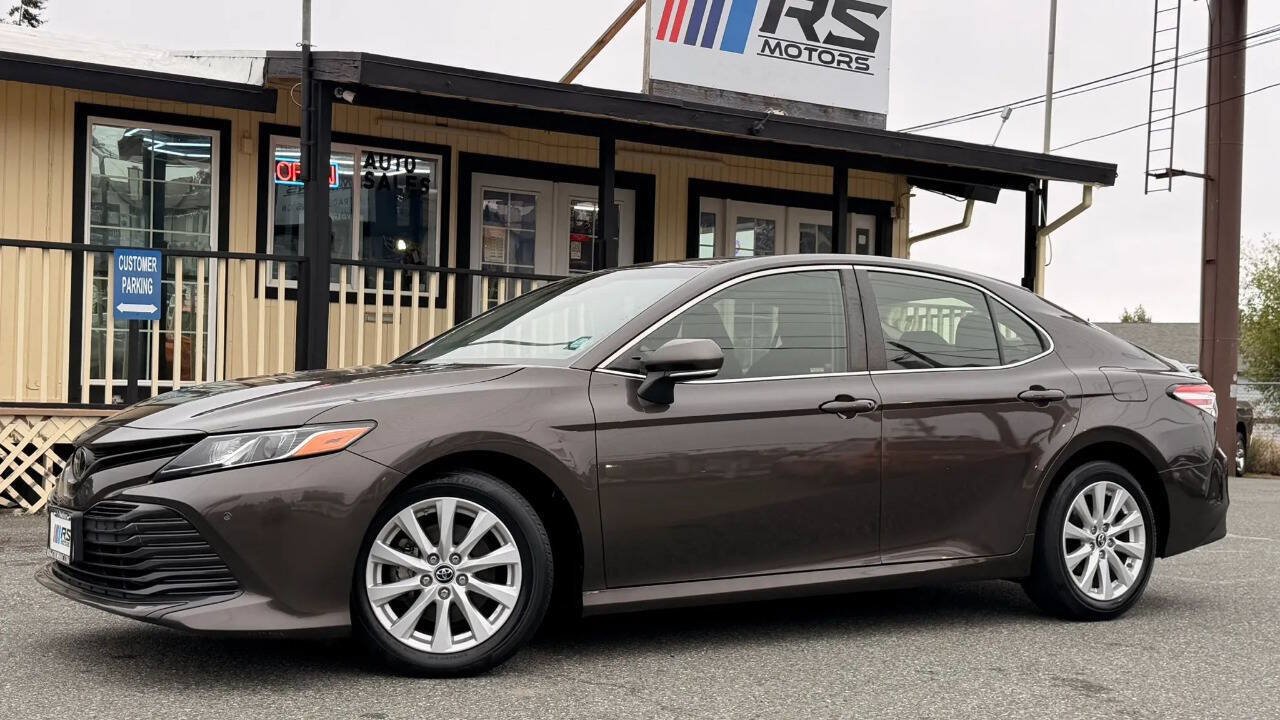 Used 2018 Toyota Camry LE w/ Moonroof Package FWD image 1