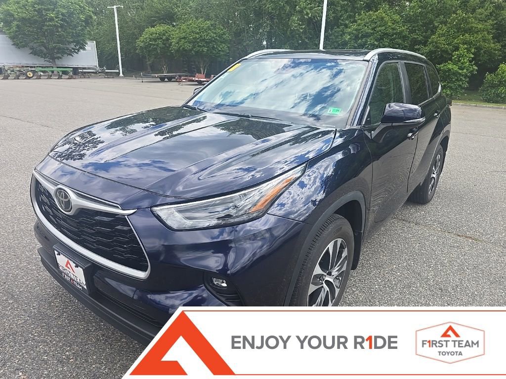 Used 2023 Toyota Highlander XLE image 1