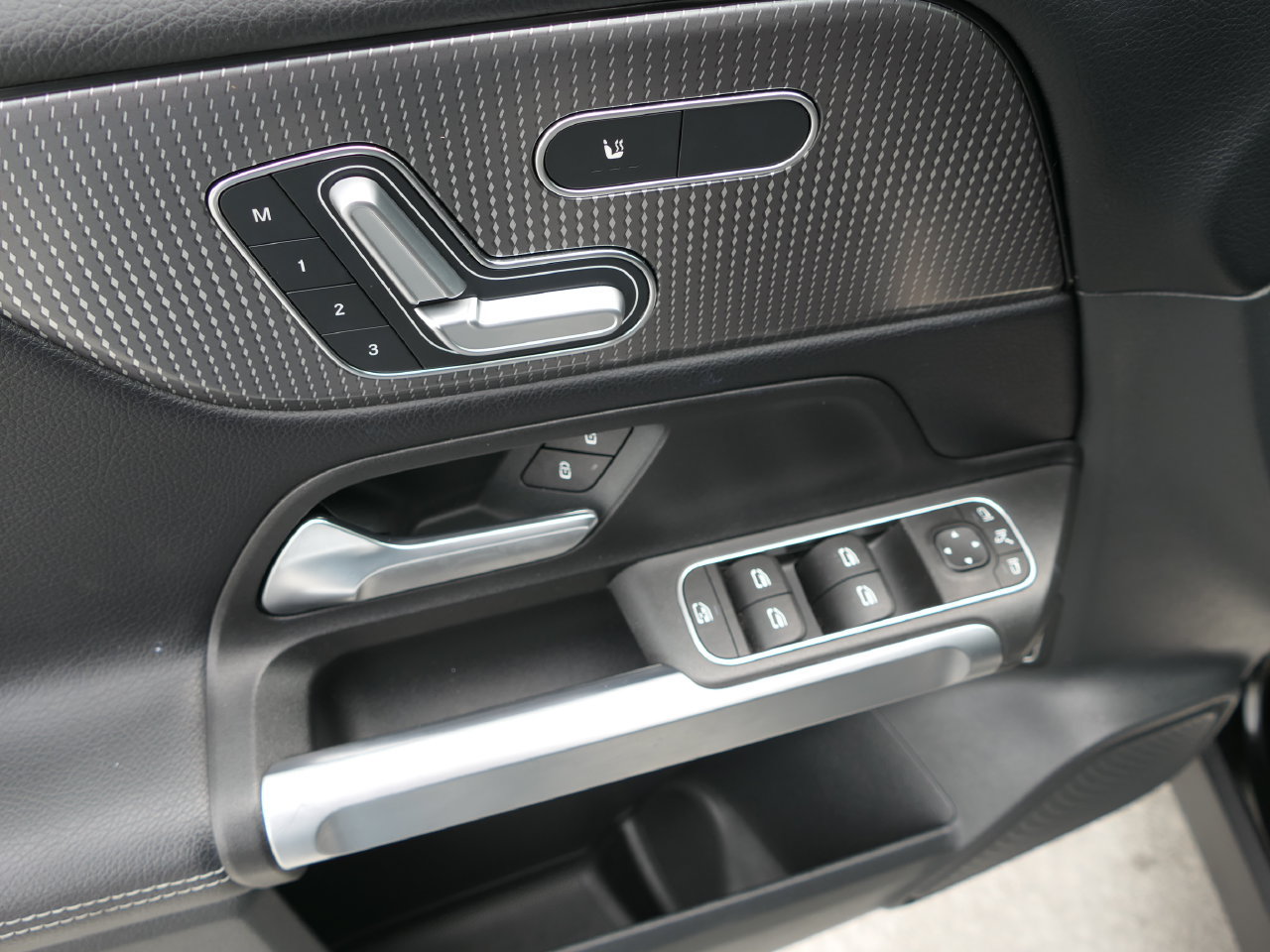 Used 2023 Mercedes-Benz GLB 250 4MATIC image 9