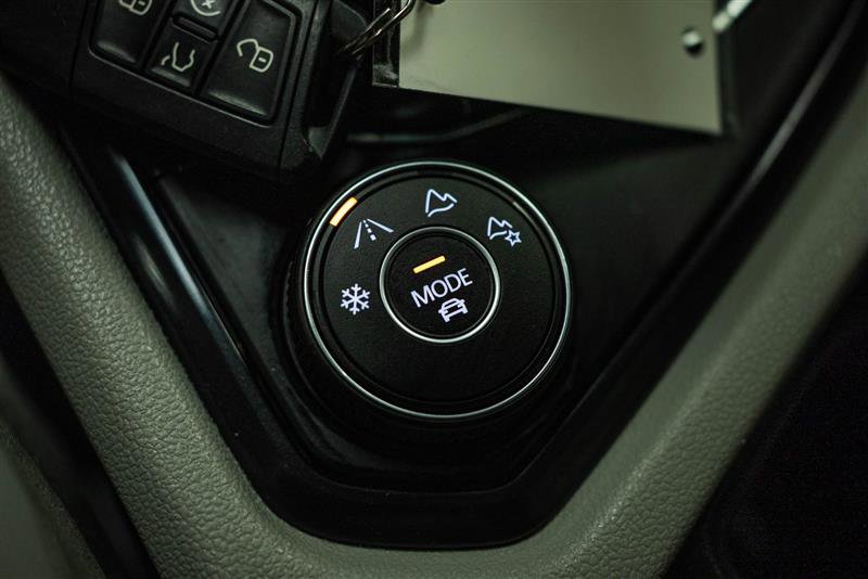 Used 2022 Volkswagen Tiguan SE image 23