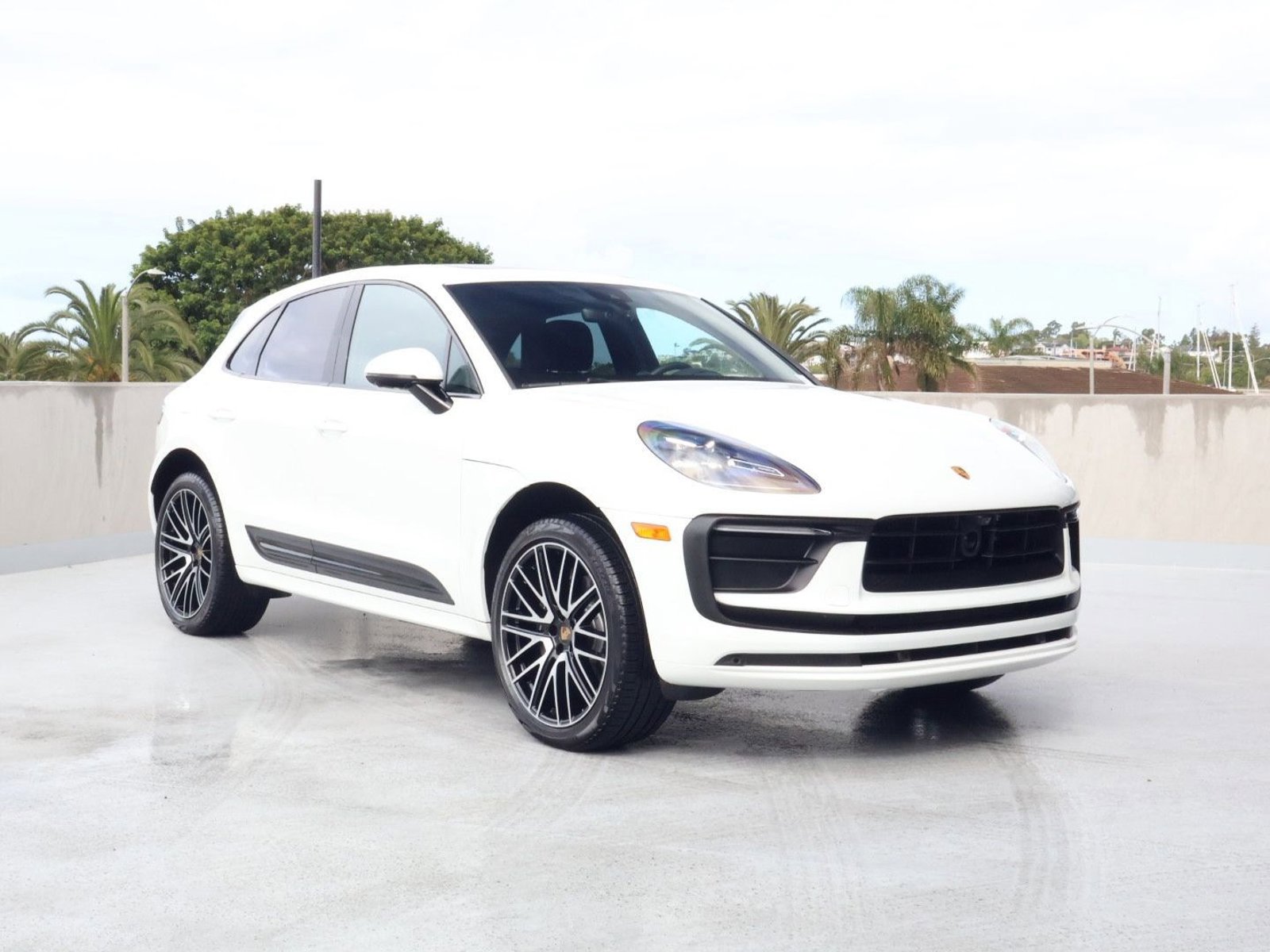 Certified 2025 Porsche Macan AWD/4WD image 7