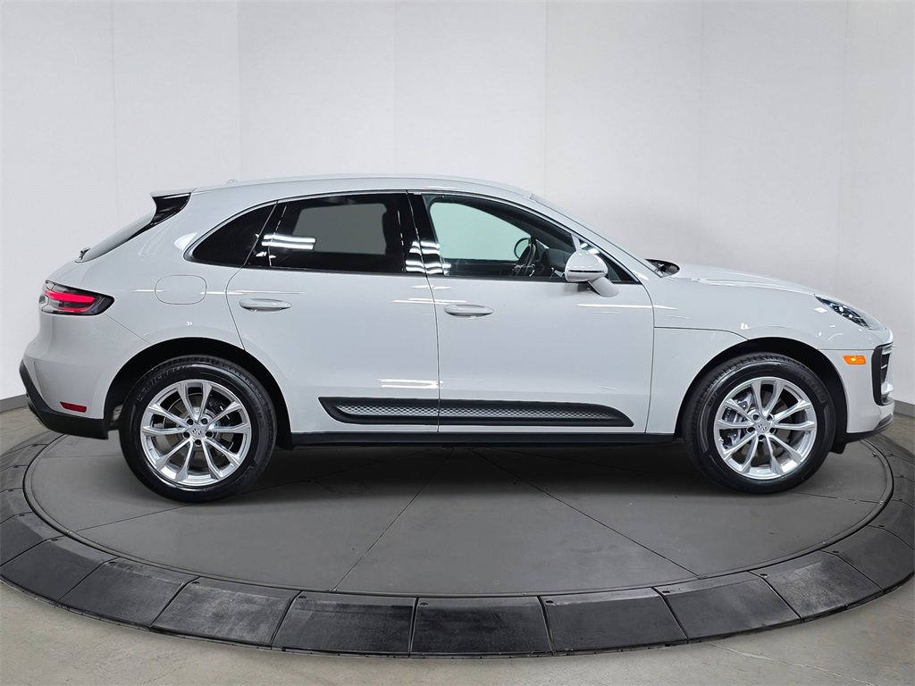Certified 2025 Porsche Macan image 8