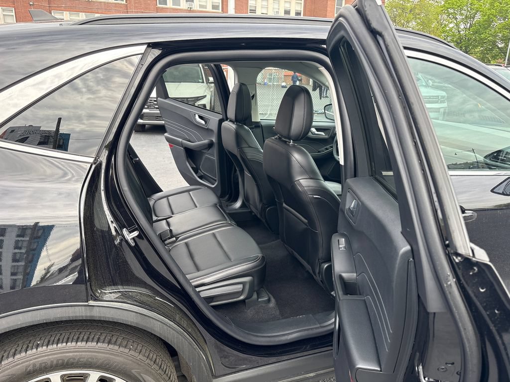 Used 2022 Ford Escape Titanium AWD/4WD image 28