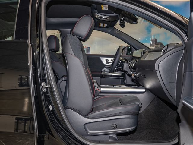 Used 2026 Mercedes-Benz GLA 35 AMG 4MATIC image 21