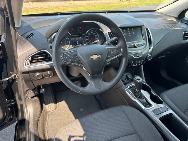Used 2017 Chevrolet Cruze LT w/ Convenience Package FWD image 14