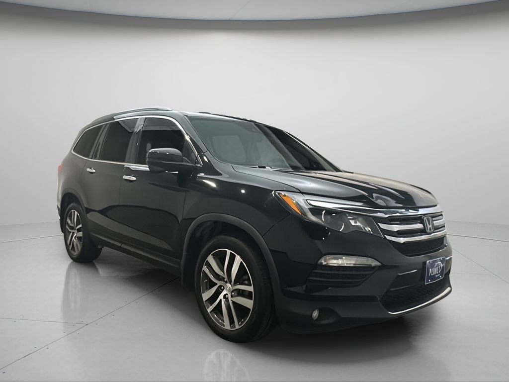 Used 2017 Honda Pilot Touring image 1