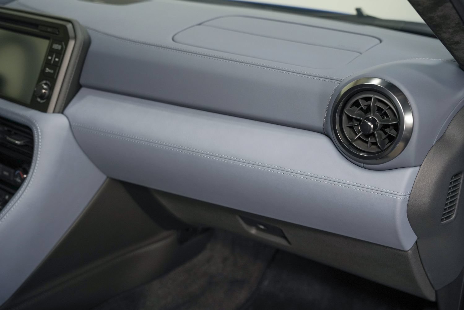 Used 2020 Nissan GT-R Premium AWD/4WD image 35