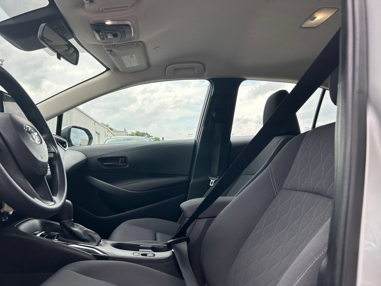 Used 2025 Toyota Corolla LE FWD image 21