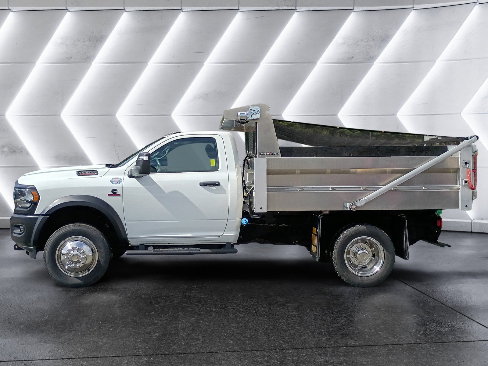 Used 2023 RAM 5500 Tradesman AWD/4WD image 3