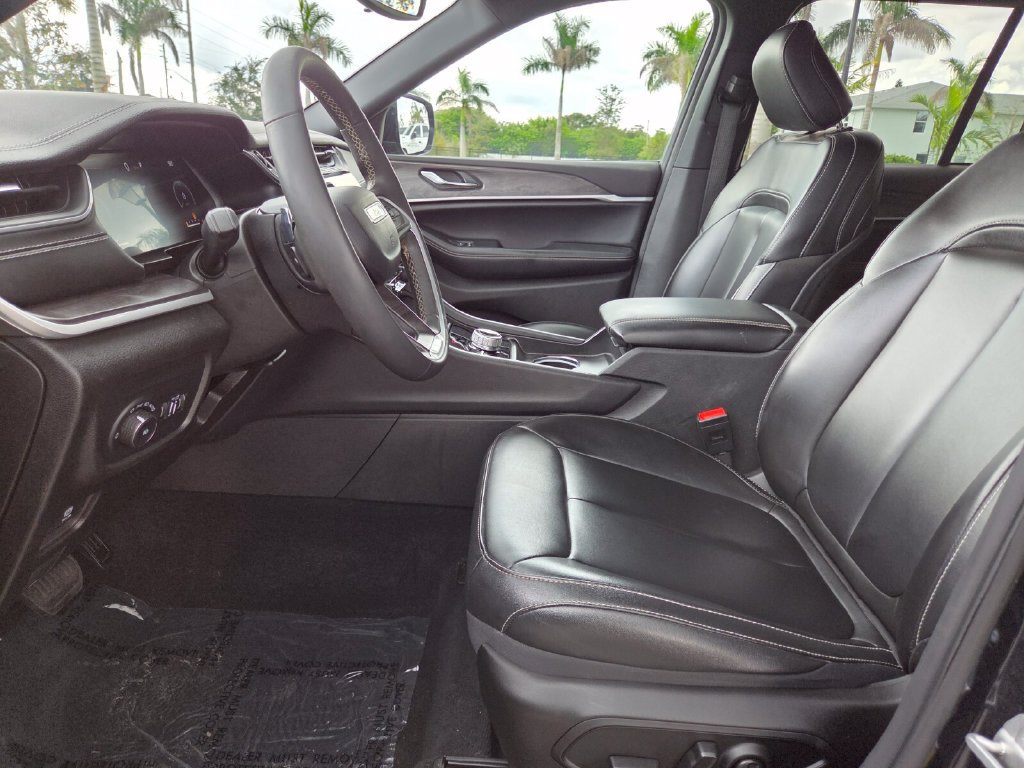 Used 2024 Jeep Grand Cherokee Limited AWD/4WD image 28