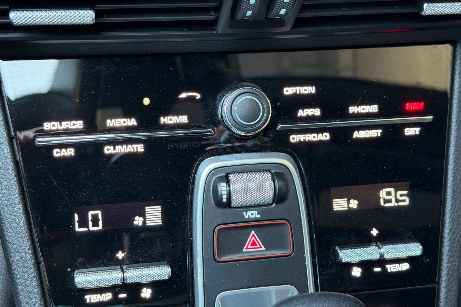 Used 2023 Porsche Cayenne AWD/4WD image 22