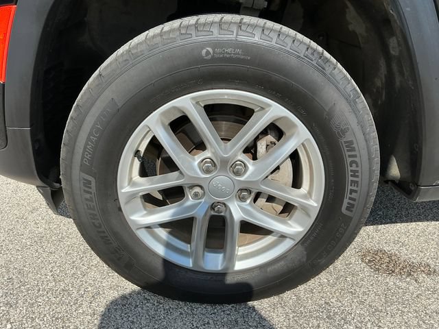 Used 2024 Jeep Grand Cherokee Laredo X w/ Luxury Tech Group I AWD/4WD image 24