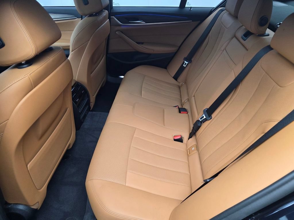 Used 2021 BMW 530i w/ M Sport Package RWD image 14
