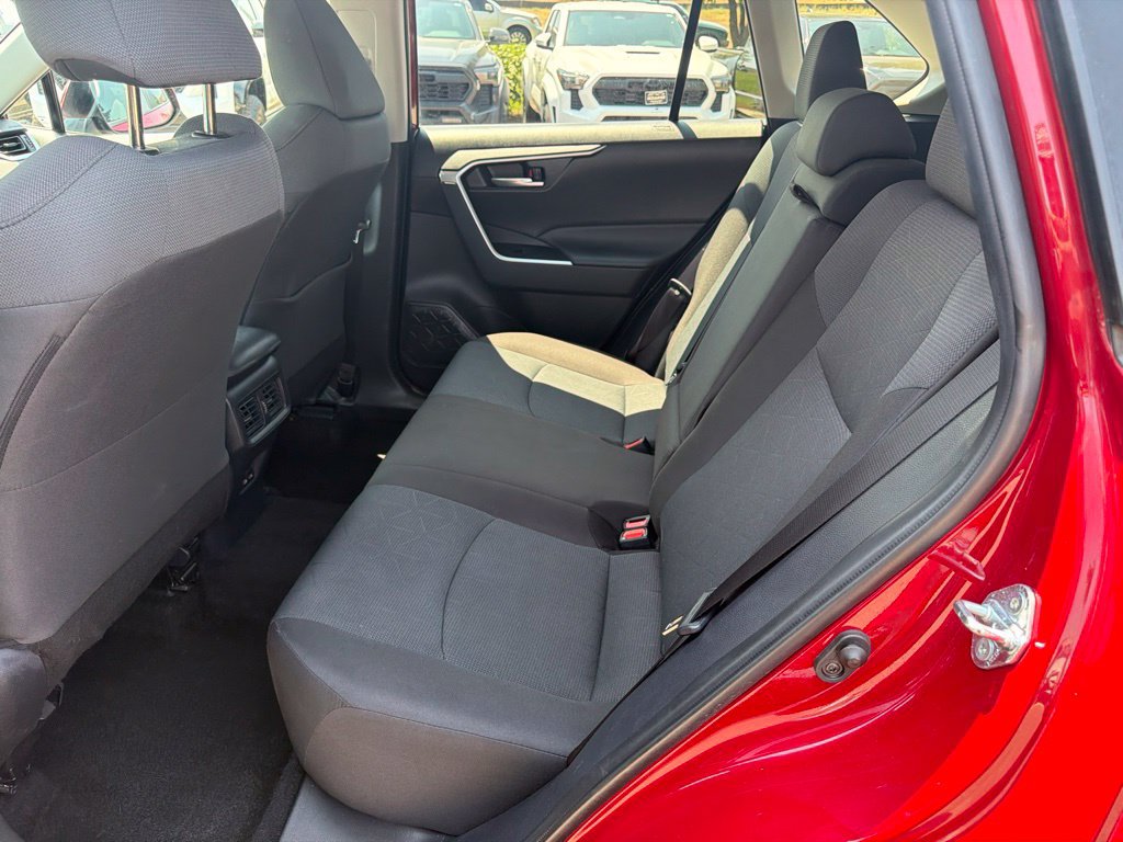 Used 2025 Toyota RAV4 XLE AWD/4WD image 18