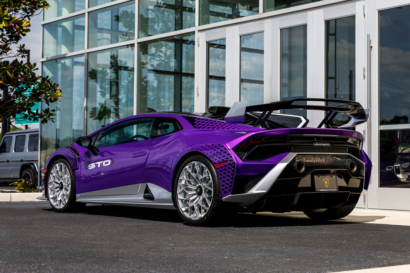 Used 2023 Lamborghini Huracan STO image 13