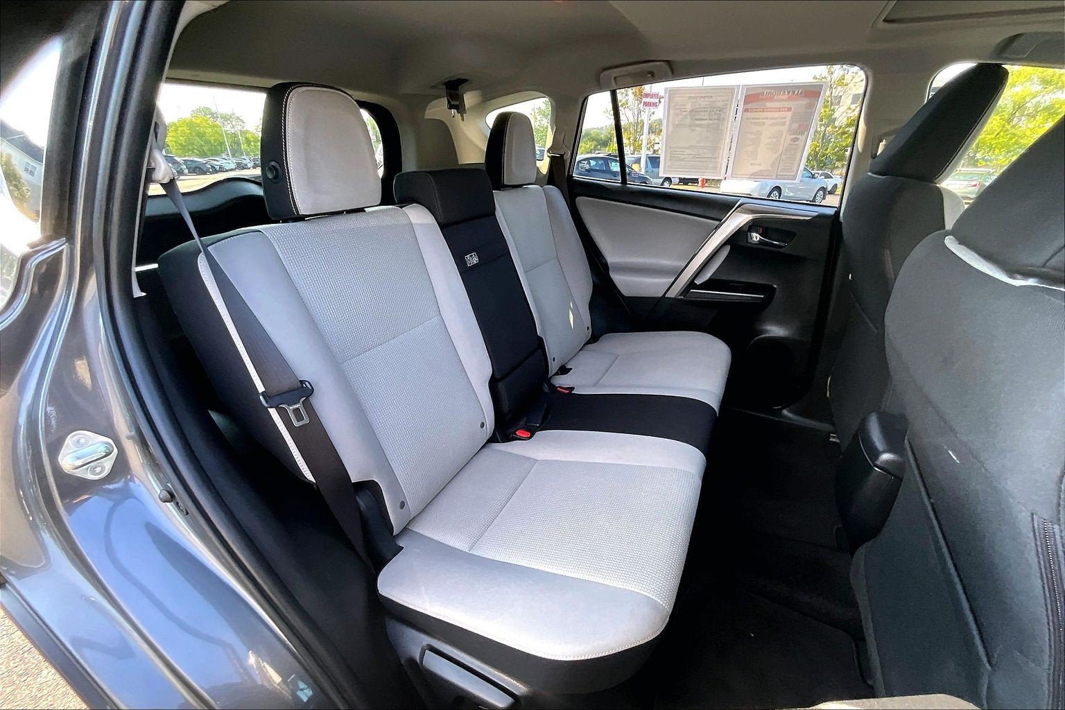 Used 2017 Toyota RAV4 XLE w/ Carpet Mat Package AWD/4WD image 26