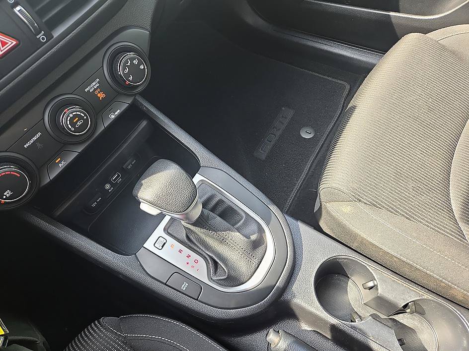 Used 2021 Kia Forte LXS FWD image 17