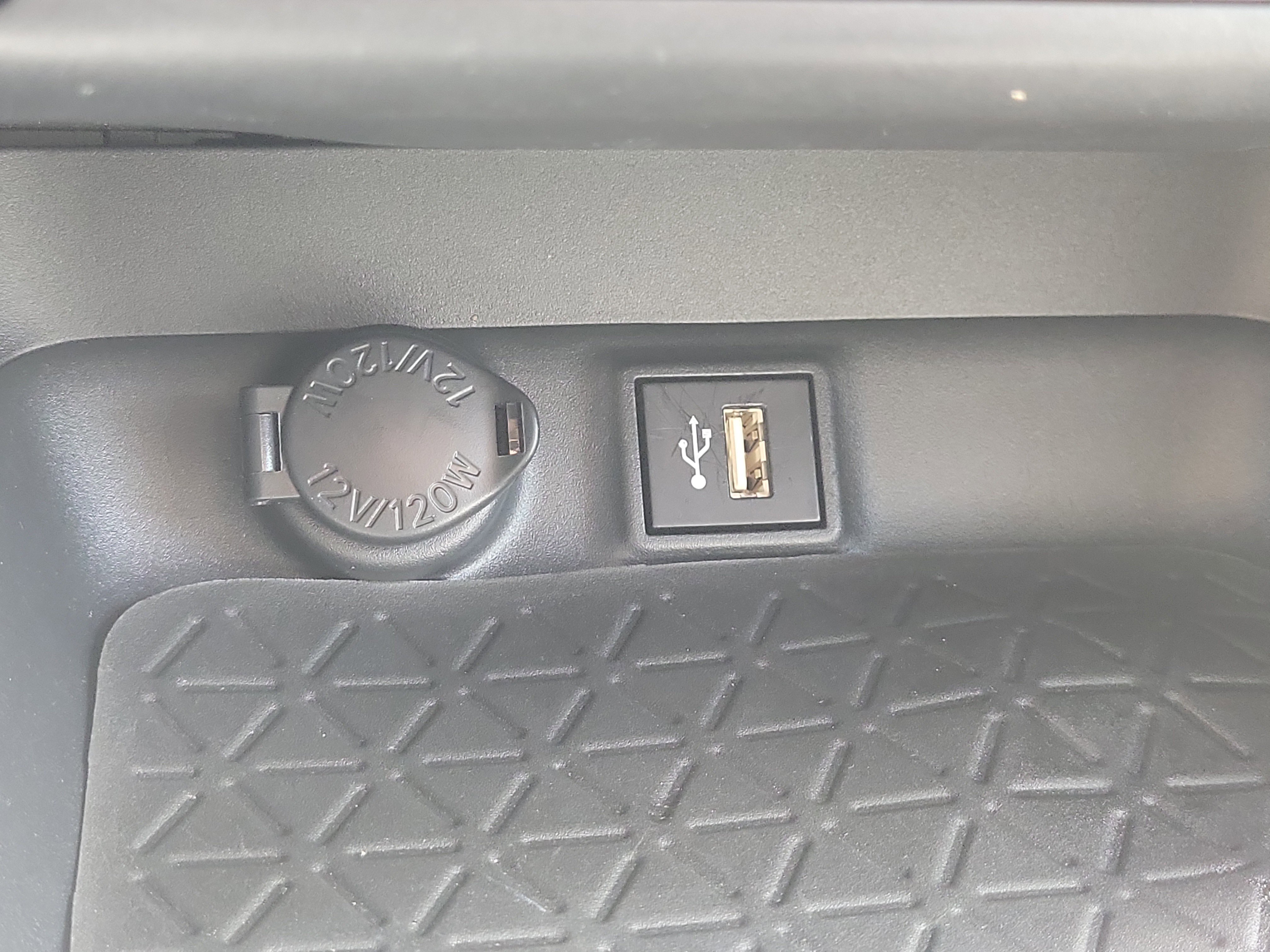 Used 2025 Toyota RAV4 XLE Premium w/ Weather Package FWD image 28