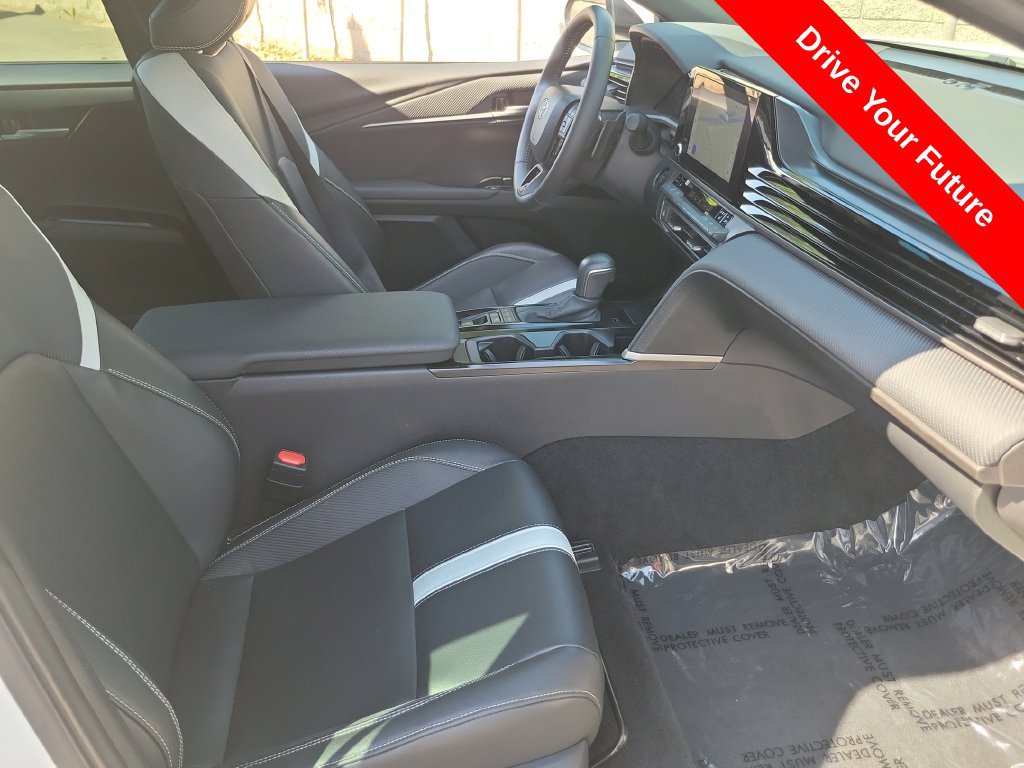 Used 2025 Toyota Camry SE w/ Convenience Package FWD image 18