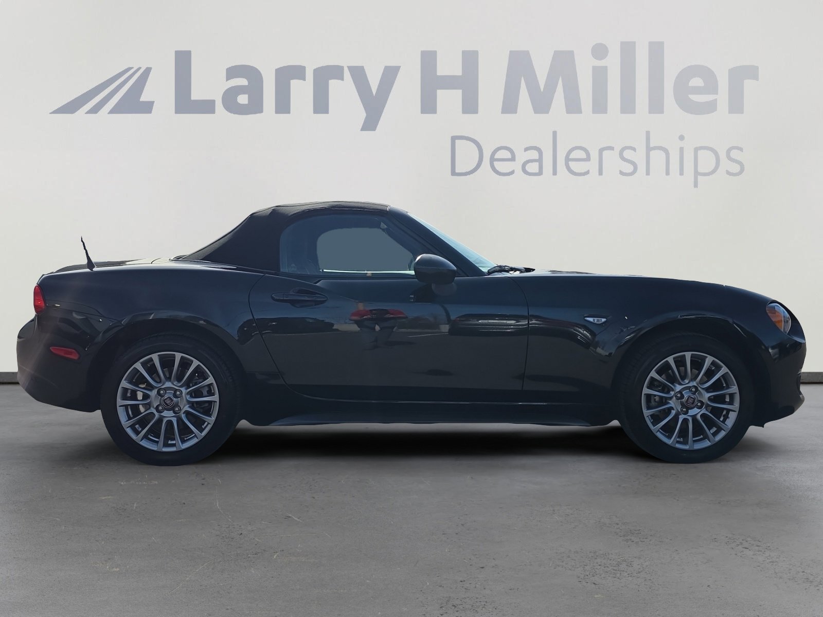 Used 2017 FIAT 124 Spider Classica image 6