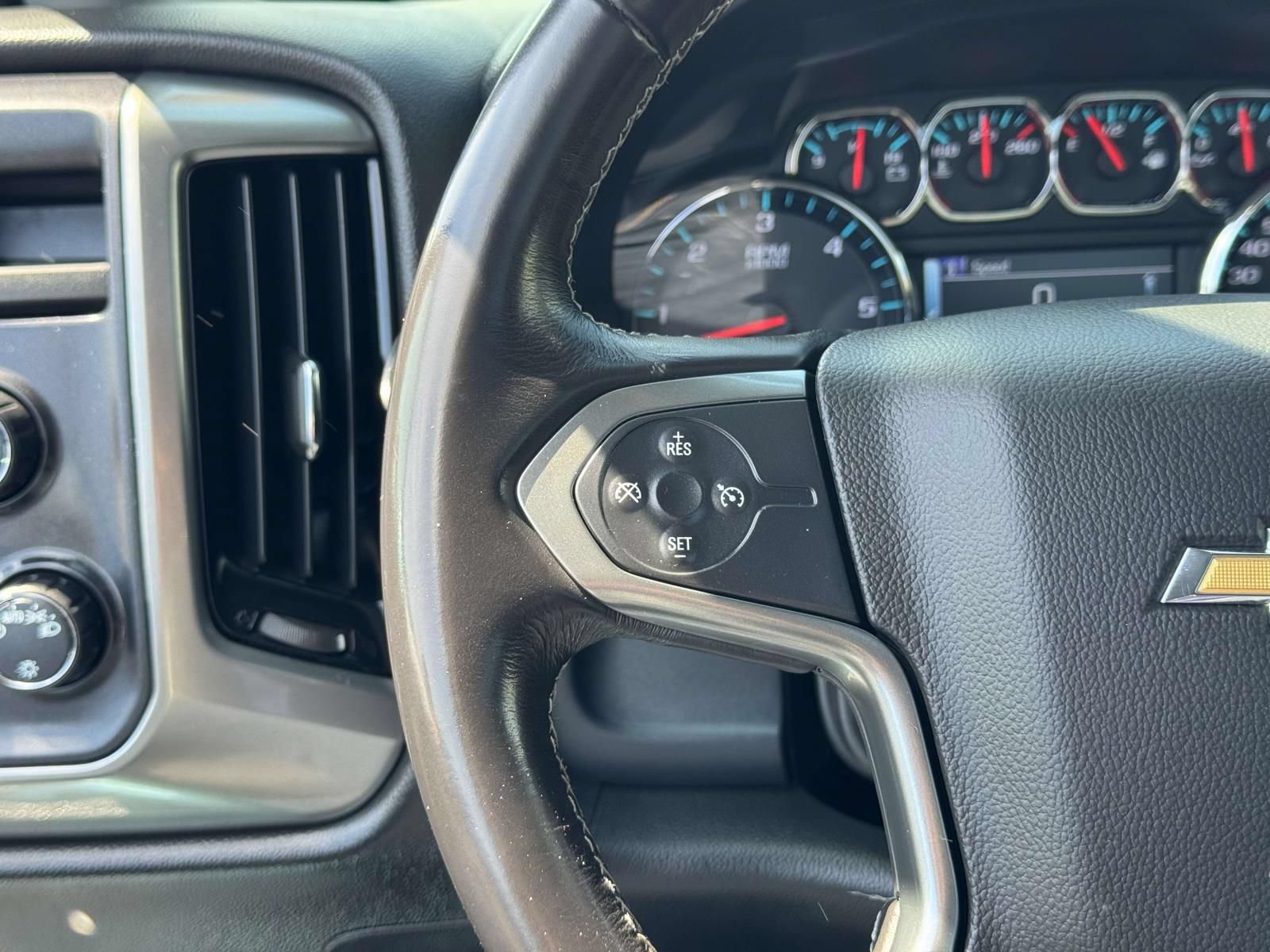 Used 2018 Chevrolet Silverado 1500 LT AWD/4WD image 8