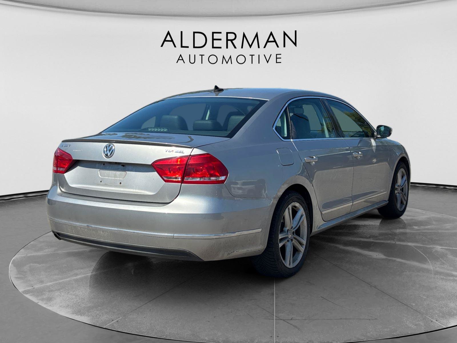 Used 2014 Volkswagen Passat TDI SEL Premium FWD image 5