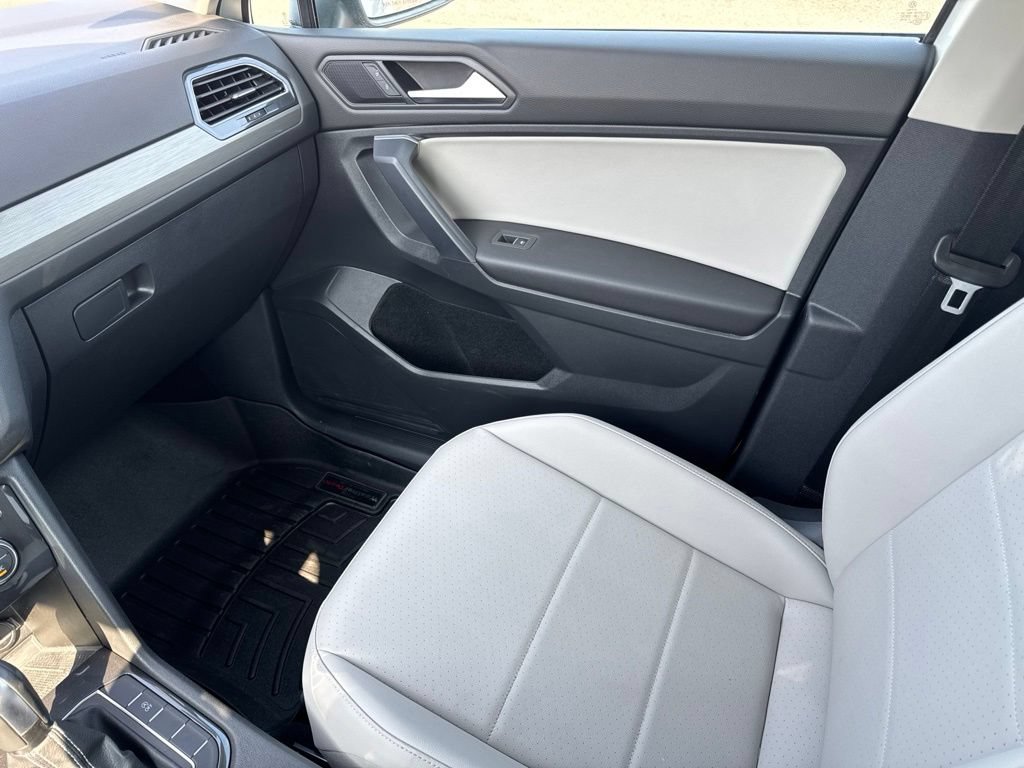 Used 2021 Volkswagen Tiguan SE w/ Panoramic Sunroof Package AWD/4WD image 21