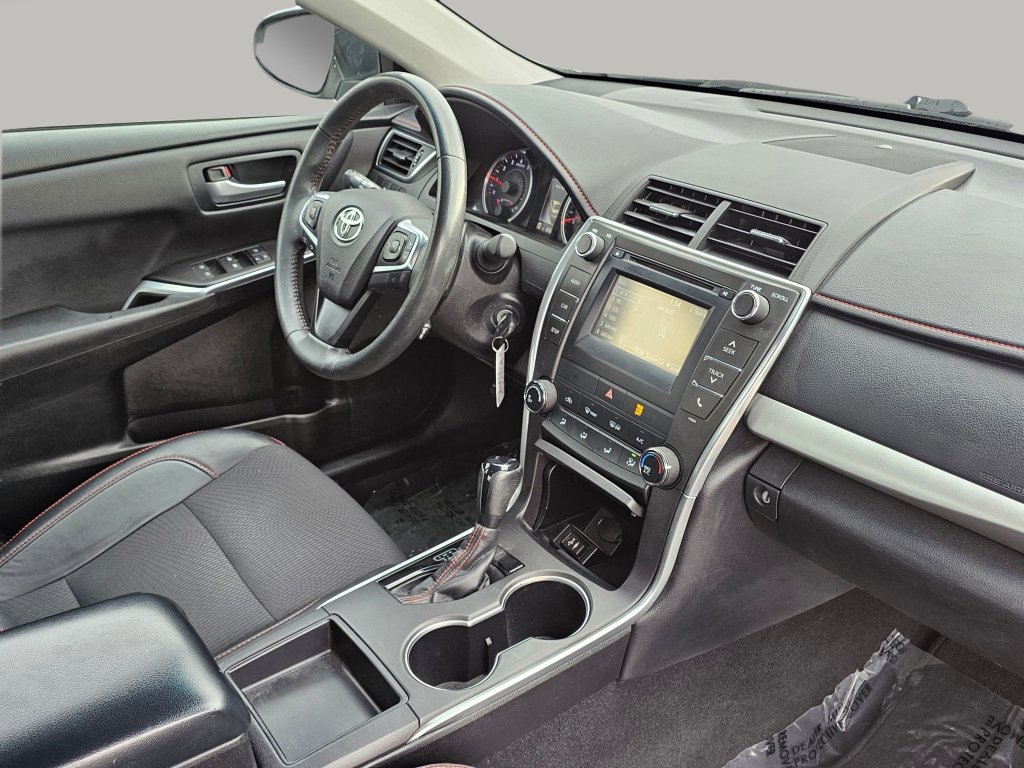 Used 2016 Toyota Camry SE FWD image 25