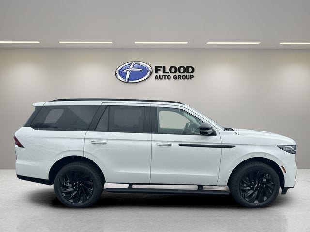 New 2026 Lincoln Navigator Reserve w/ Jet Appearance Package AWD/4WD image 4