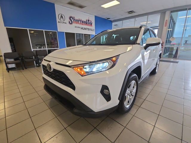Used 2021 Toyota RAV4 XLE w/ Carpet Mat Package (TMS) image 4