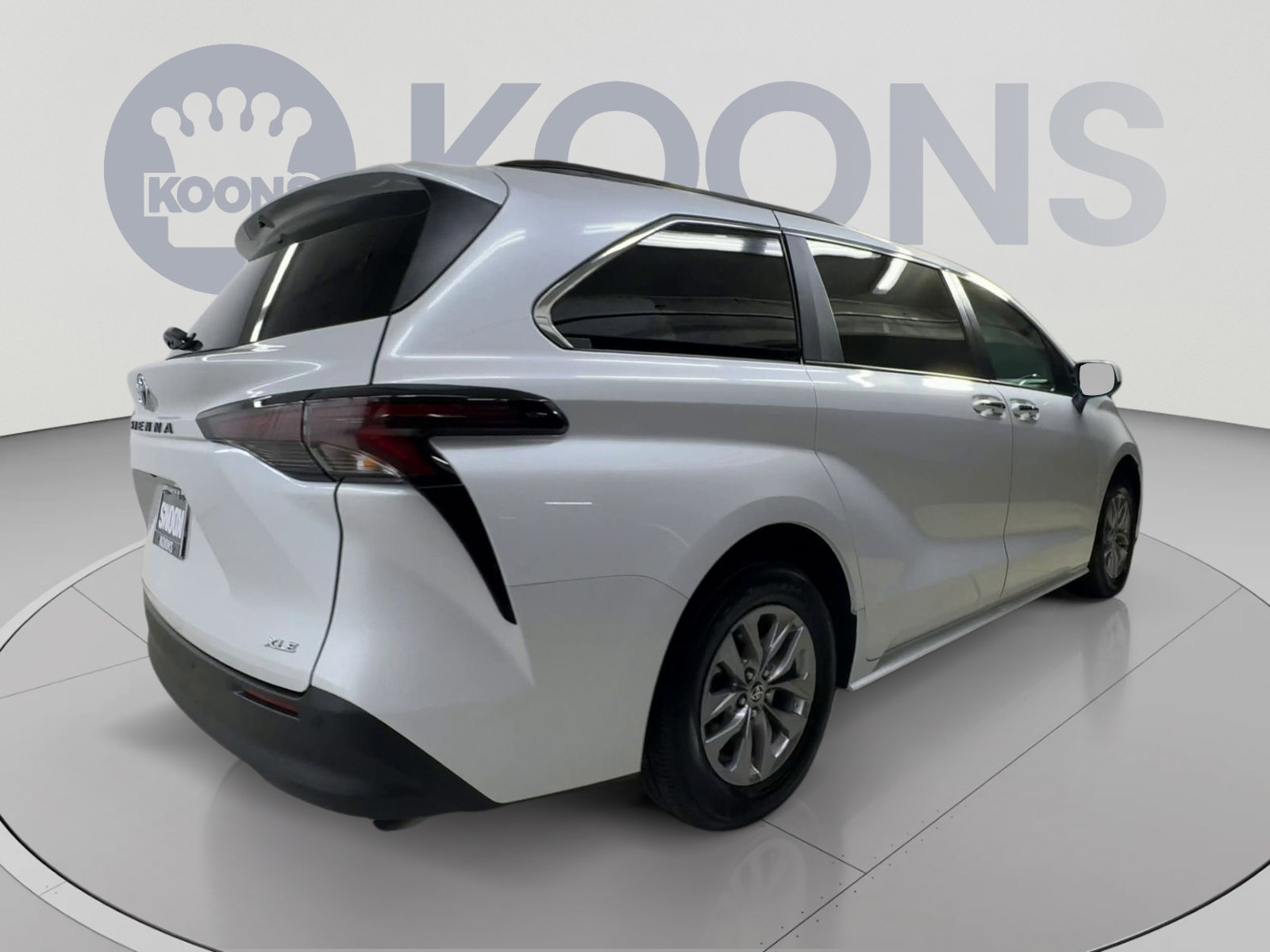 Used 2026 Toyota Sienna XLE FWD image 11