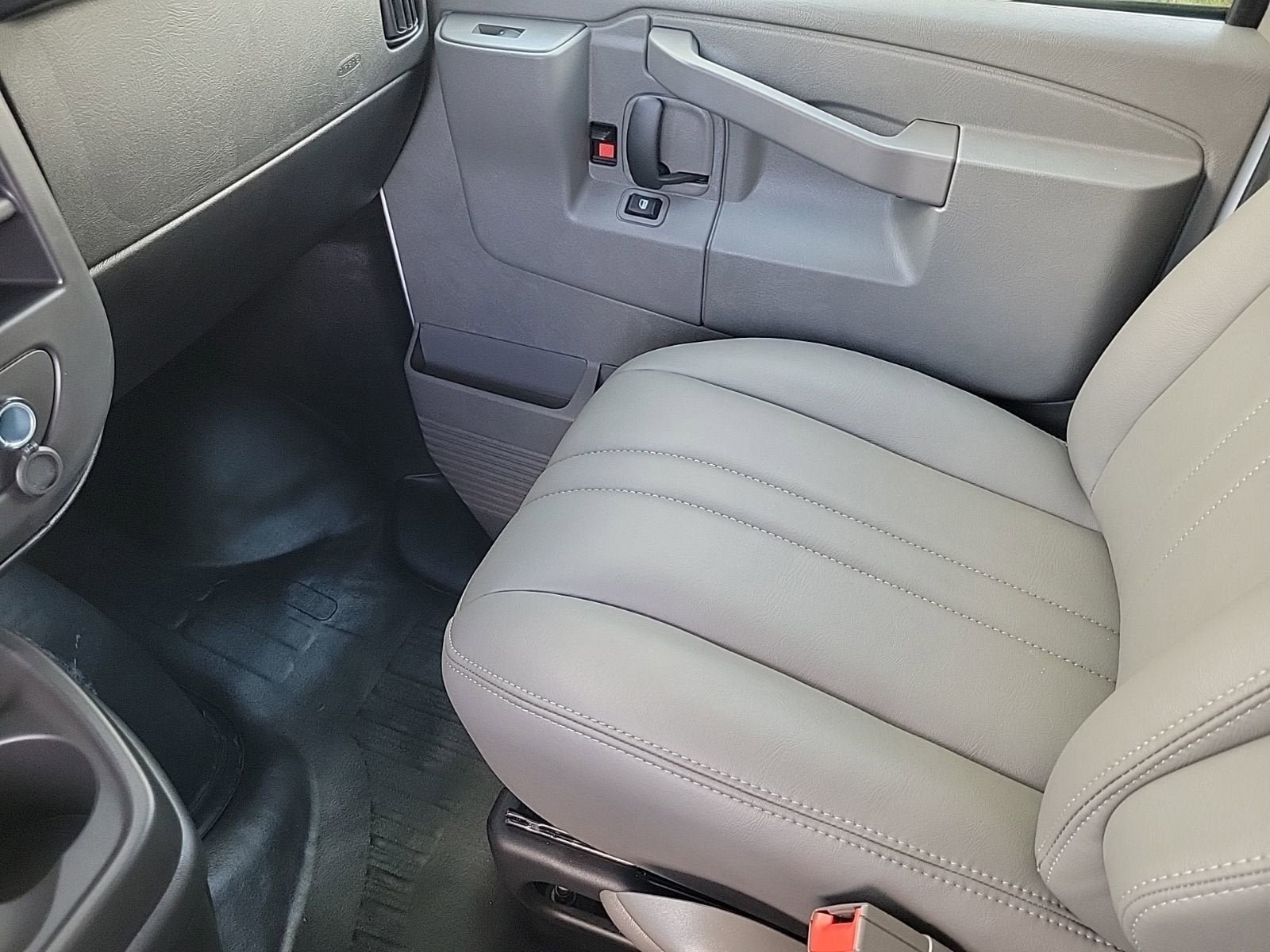 New 2025 GMC Savana 2500 w/ Driver Convenience Package image 30