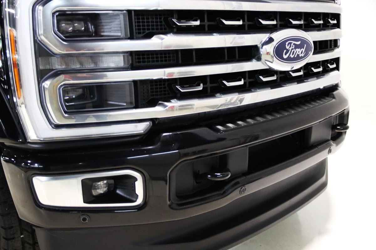 Used 2023 Ford F250 Platinum w/ FX4 Off-Road Package AWD/4WD image 34