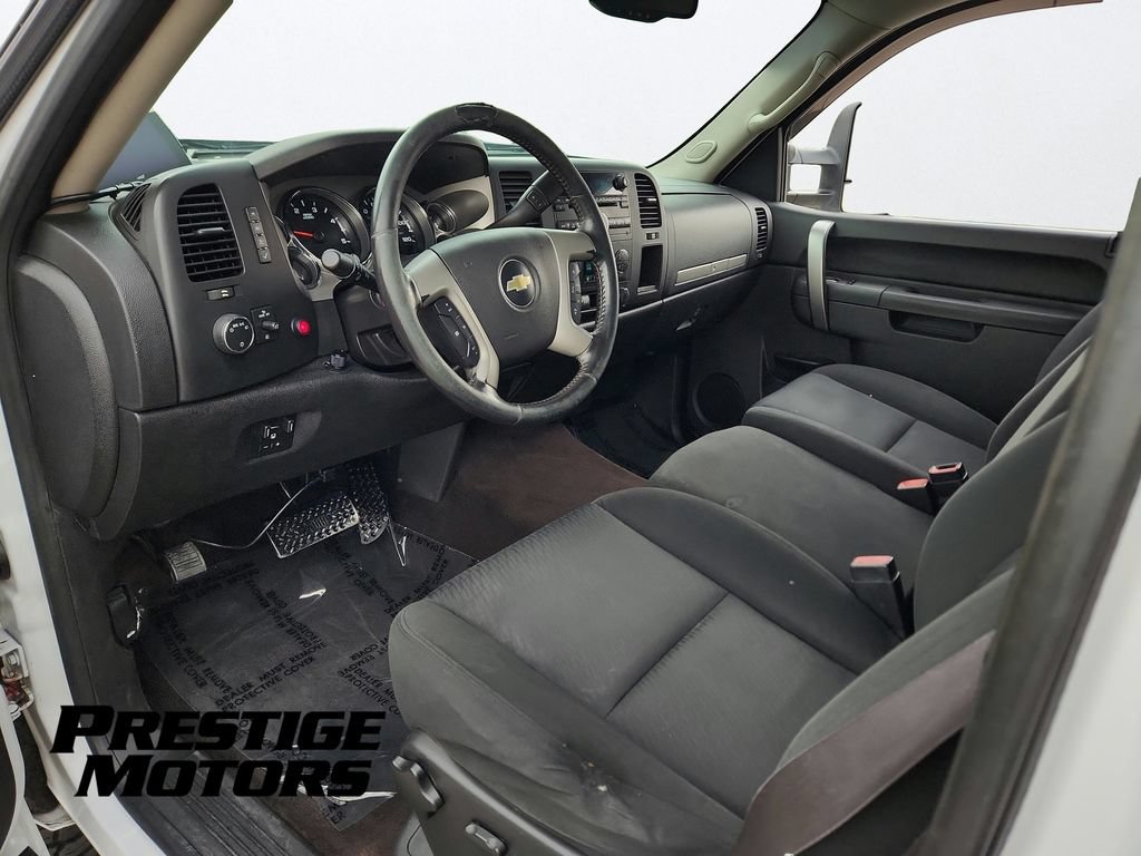 Used 2013 Chevrolet Silverado 2500 LT w/ Interior Plus Package AWD/4WD image 11