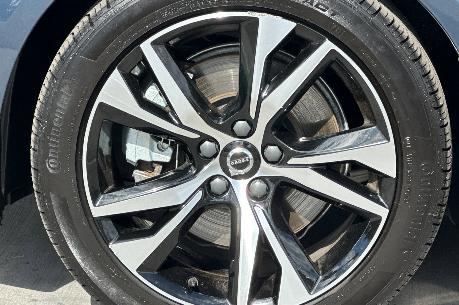 Used 2025 Volvo S60 B5 Core image 32