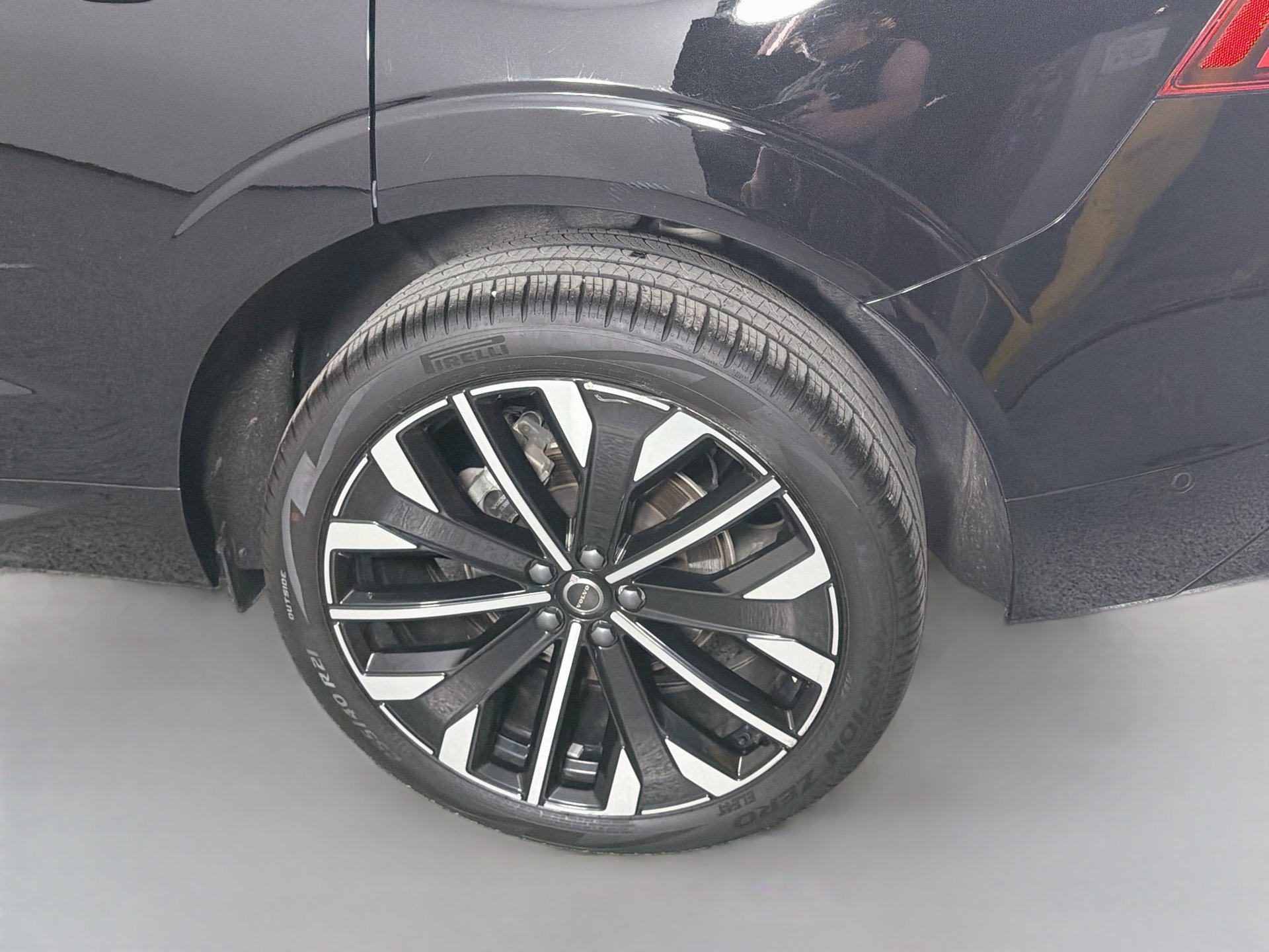 Certified 2026 Volvo XC60 B5 Ultra AWD/4WD image 33