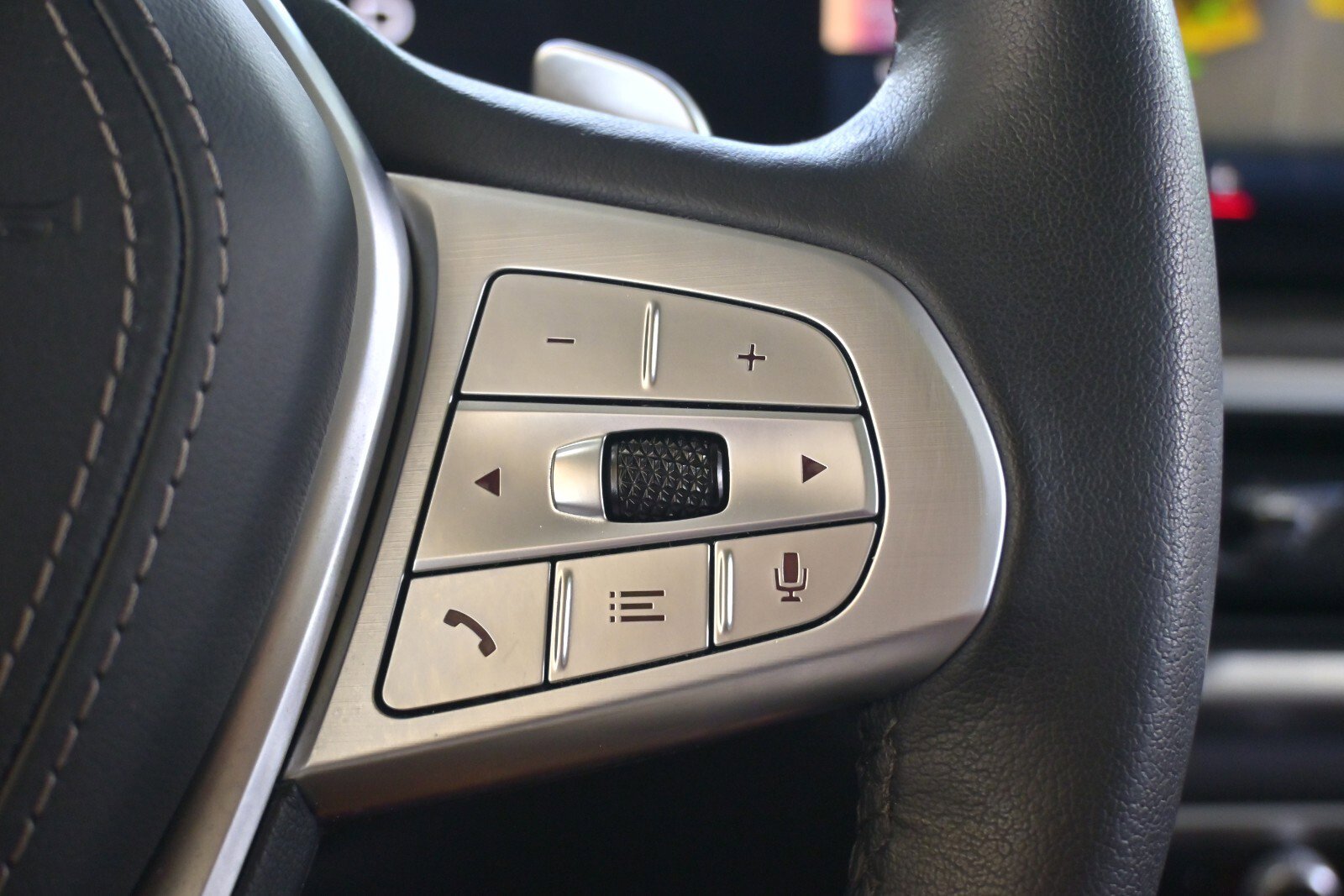 Certified 2023 BMW X7 xDrive40i w/ Executive Package image 24